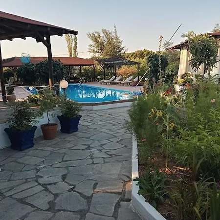 וורוורו Kissos Apartments מראה חיצוני תמונה