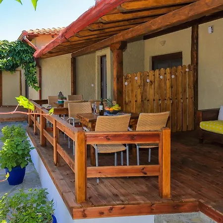 וורוורו Kissos Apartments מראה חיצוני תמונה